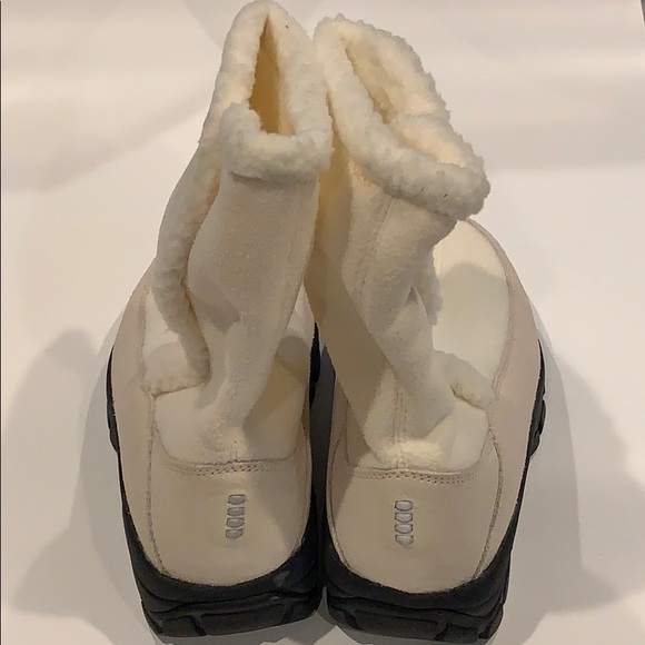 New Lands' End Ivory Sherpa Marinac Boots 7.5 - Picture 3 of 7